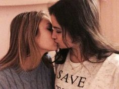 Kissing lesbians rosza and jessica gallery